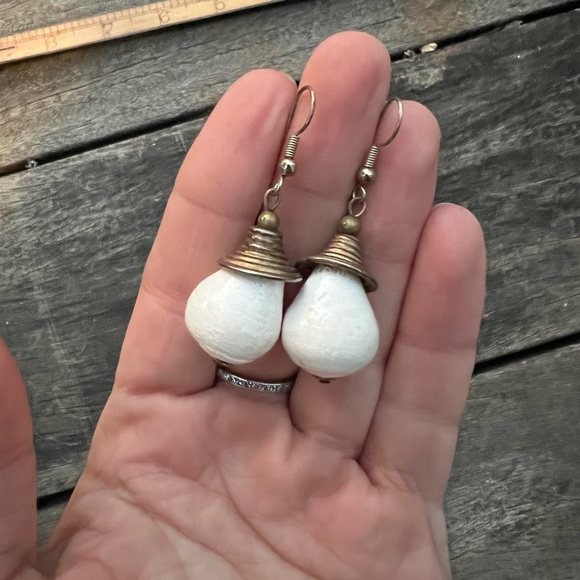 White teardrop earrings - Picture 4 of 4
